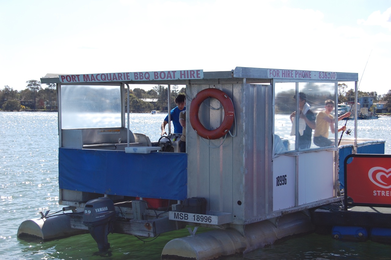 DSC_0442 Naša, em, barka?