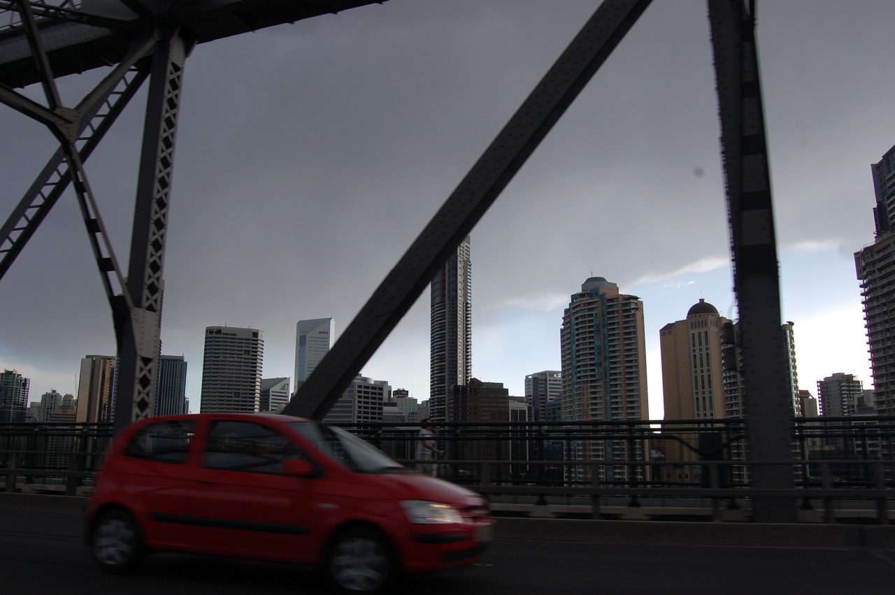 DSC_9908 Lep razgled z mosta v Brisbaneu, po katerem bi se, če bi Claire v GPS-u znala navigirati, sploh ne smeli peljati.