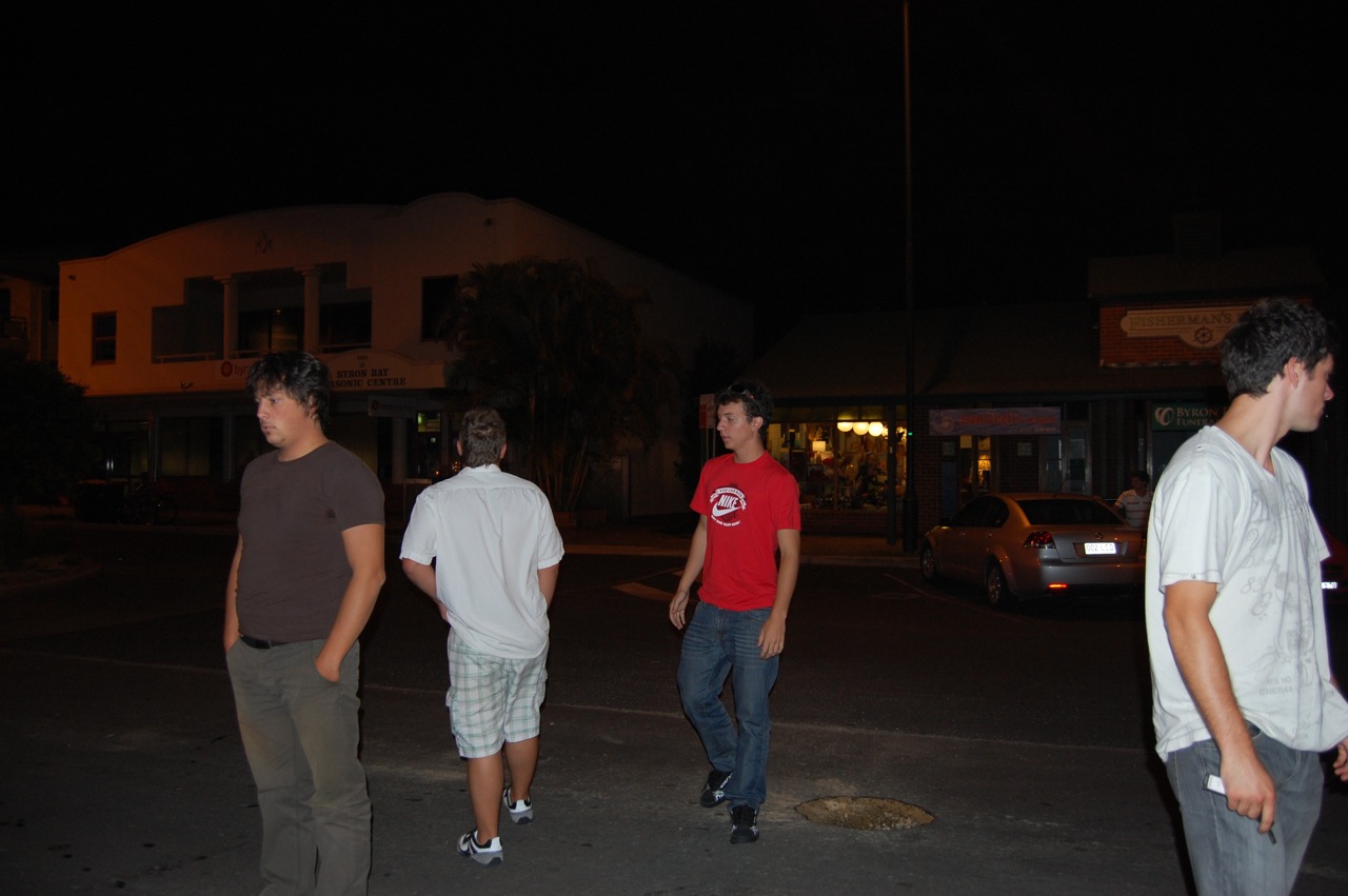 DSC_9926 Zmedeno gledamo naokrog, ker nam ni jasno, da smo zaklenjeni ven.